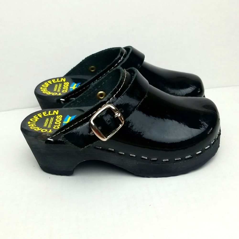 Torpatoffeln Black Patent Leather Clogs